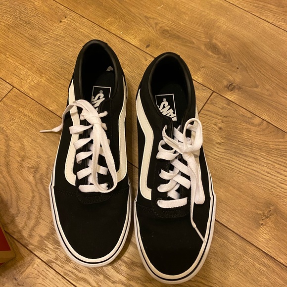 Black vans - Picture 1 of 2
